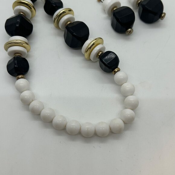 Black & White Acrylic Necklace & Earrings Bead Set Gold-Tone Accents Plastic - Picture 2 of 10